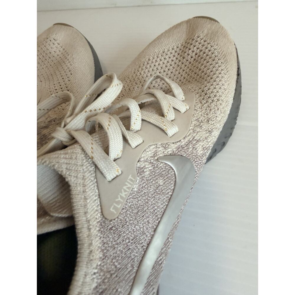 Nike Epic React Flyknit Women's Size 8 Running Shoes - Picture 8 of 8